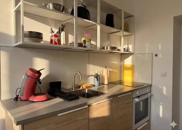 2 Rooms, 2 Tvs, Full Kitchen - T25